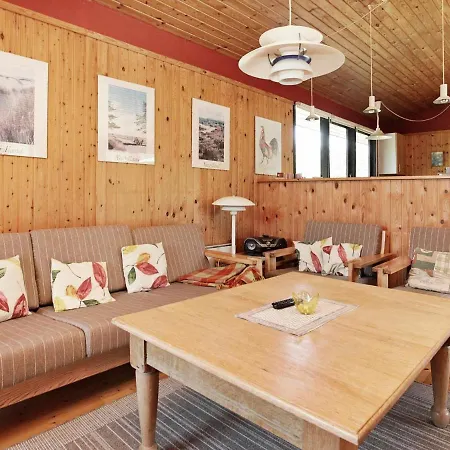Сasa de vacaciones Three-bedroom In 14