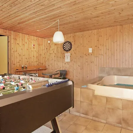 Сasa de vacaciones Three-bedroom In 14