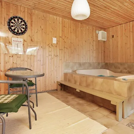 Three-bedroom In 14 Blavand